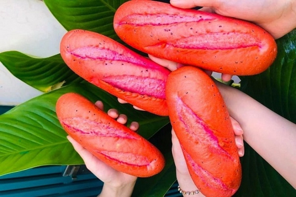 Bánh mì thăng long có màu sắc bắt mắt