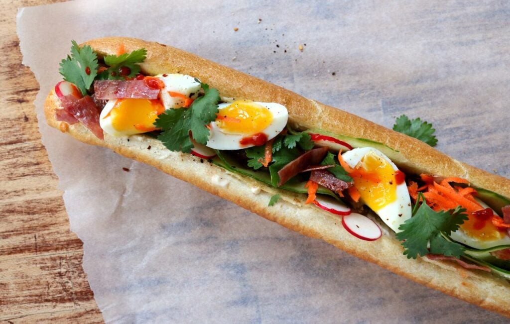 Bánh mì trứng cung cấp năng lượng