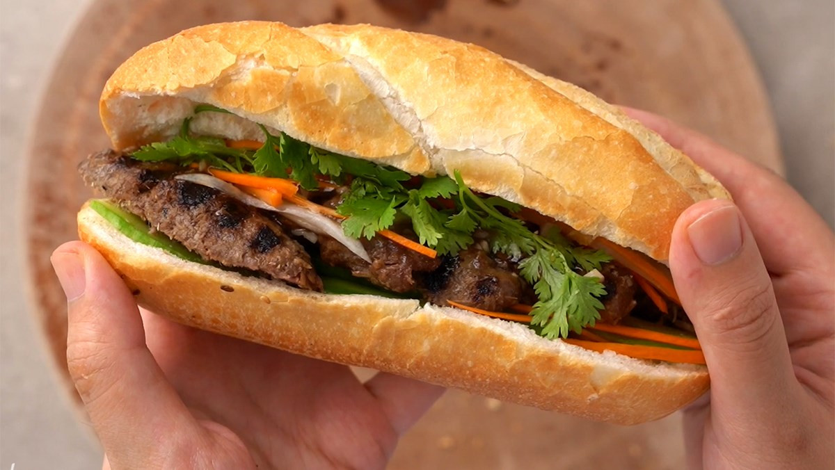 Bánh mì và xiên nướng Hoàng Đức