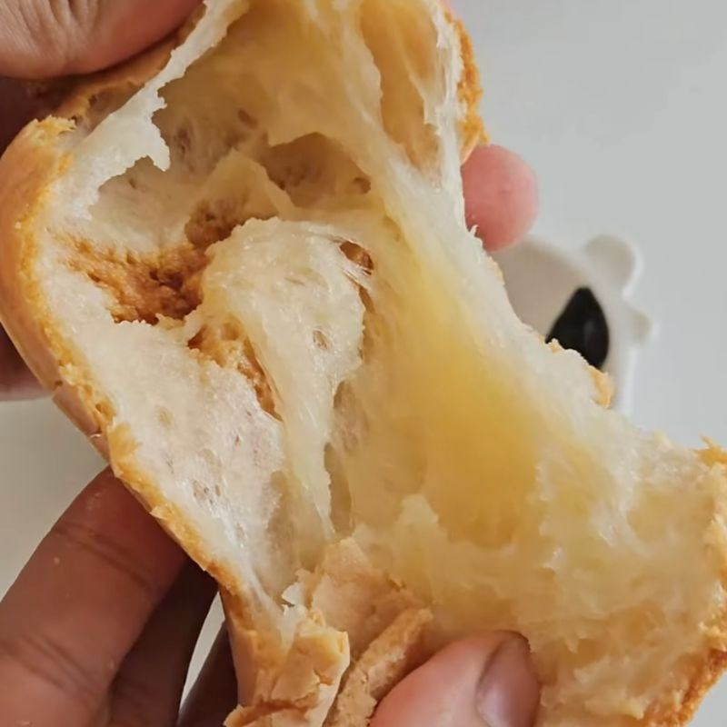 Bánh phô mai dẻo nóng hổi vừa ra lò, sẵn sàng để thưởng thức
