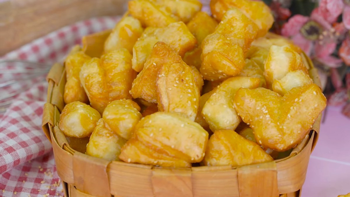 Bánh quẩy ngọt mềm vàng giòn