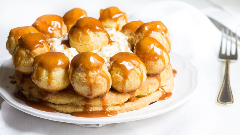 Bánh Saint Honoré nhiều tầng