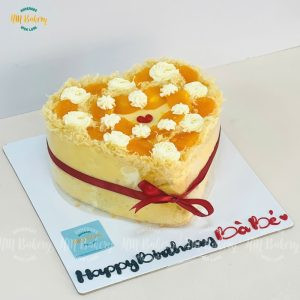 Bánh sinh nhật bông lan trứng muối hình trái tim lãng mạn