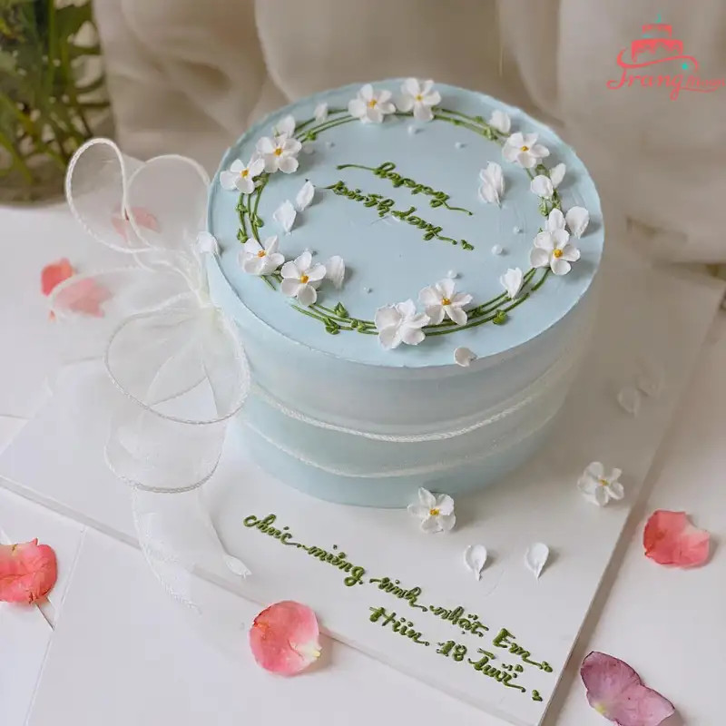 bánh sinh nhật màu xanh dương hoa cúc họa mi