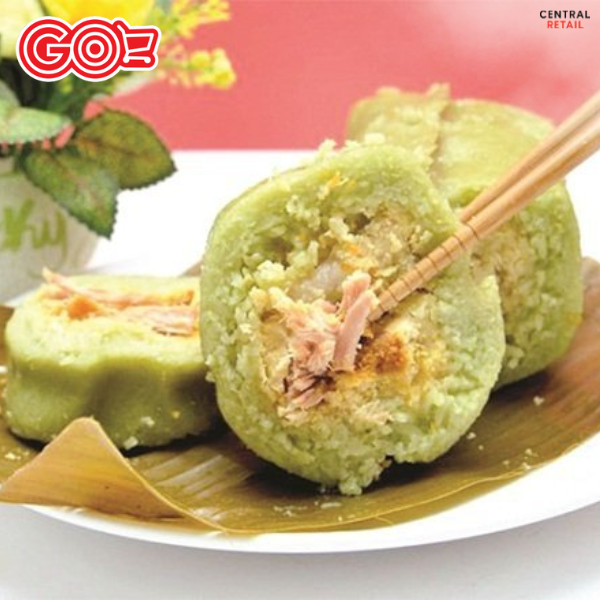 Bánh tét nhân thịt truyền thống đã cắt lát, sẵn sàng thưởng thức