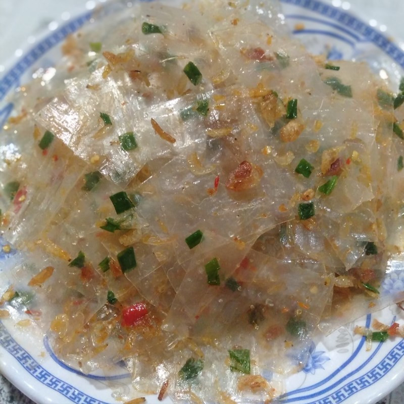Bánh tráng trộn mỡ hành ruốc đậm đà hương vị