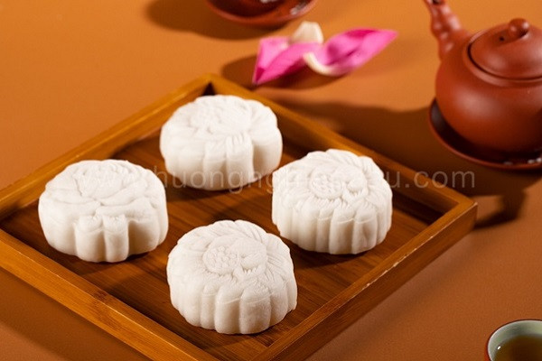 Bánh trung thu dẻo nhân đậu xanh trắng ngà, hấp dẫn