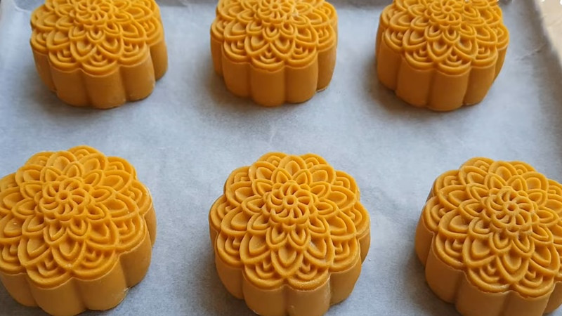 Bánh trung thu mochi chà bông trứng muối độc đáo