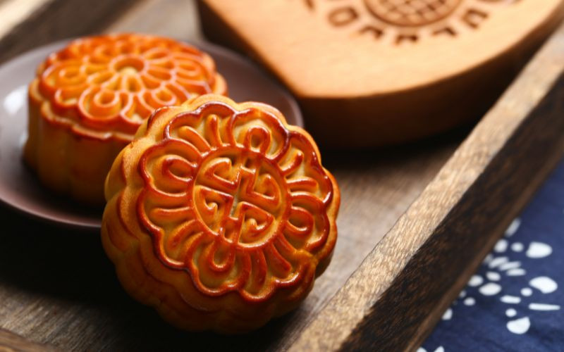 Bánh trung thu thập cẩm nướng vàng ruộm bằng nồi chiên không dầu