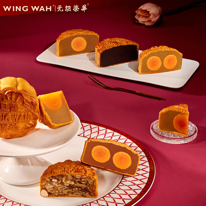 Bánh trung thu Wing Wah với nhân hạt sen trắng truyền thống, tốt cho sức khỏe