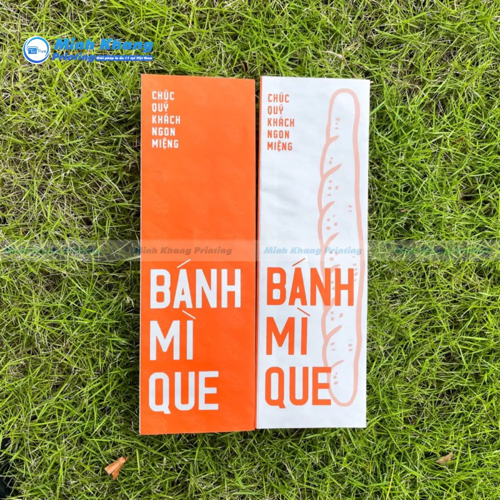 Bao bì bánh mì que màu đỏ nổi bật, thể hiện phong cách trẻ trung và năng động.