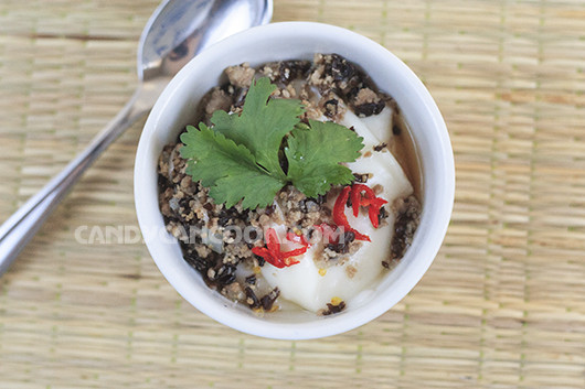 Bát bánh đúc nóng nhân thịt thơm ngon, chuẩn vị truyền thống