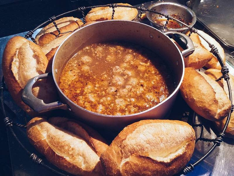 Bát bánh mì xíu mại BH 79 Bùi Thị Xuân Đà Lạt nóng hổi