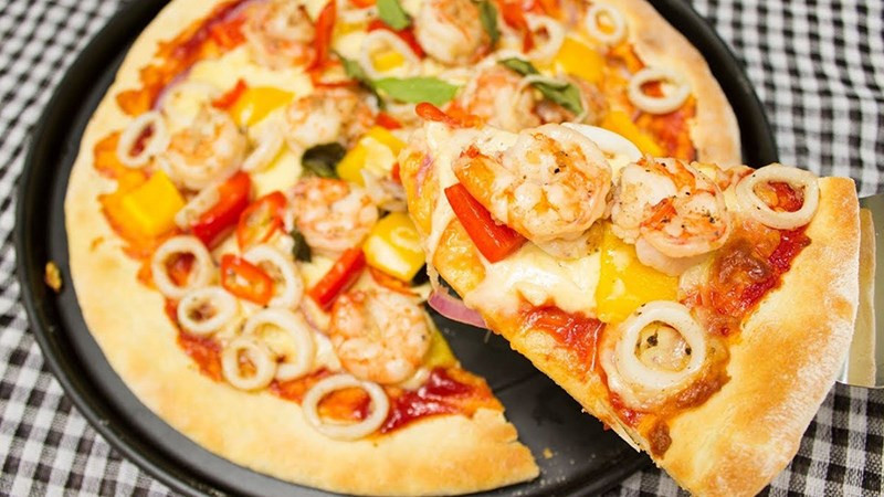 Cách làm bánh pizza hải sản thơm ngon tại nhà