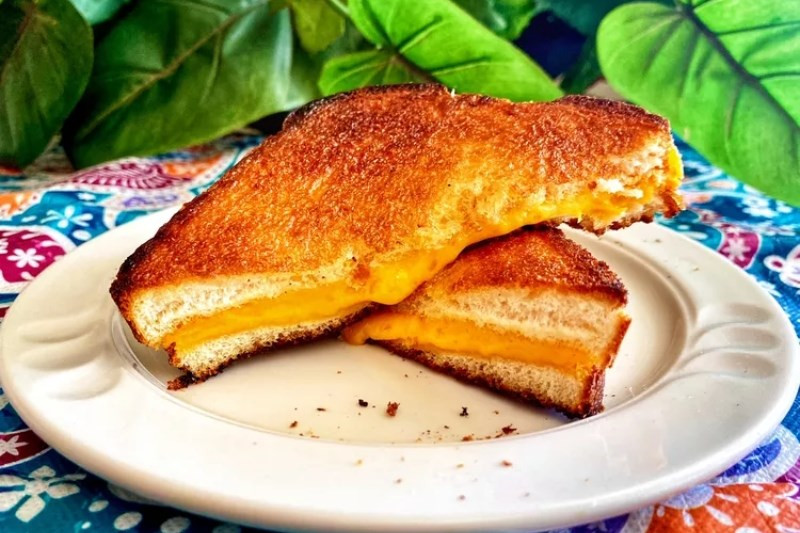 Cách nướng bánh mì sandwich phô mai tan chảy thơm ngon bằng nồi chiên không dầu