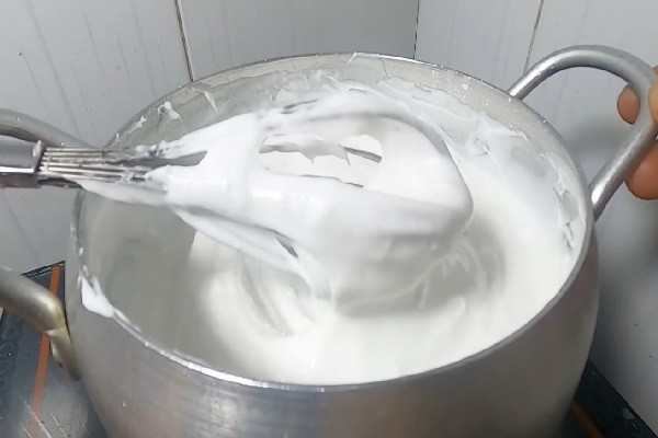 Cách pha bột làm bánh giò bằng bột gạo dẻo mịn