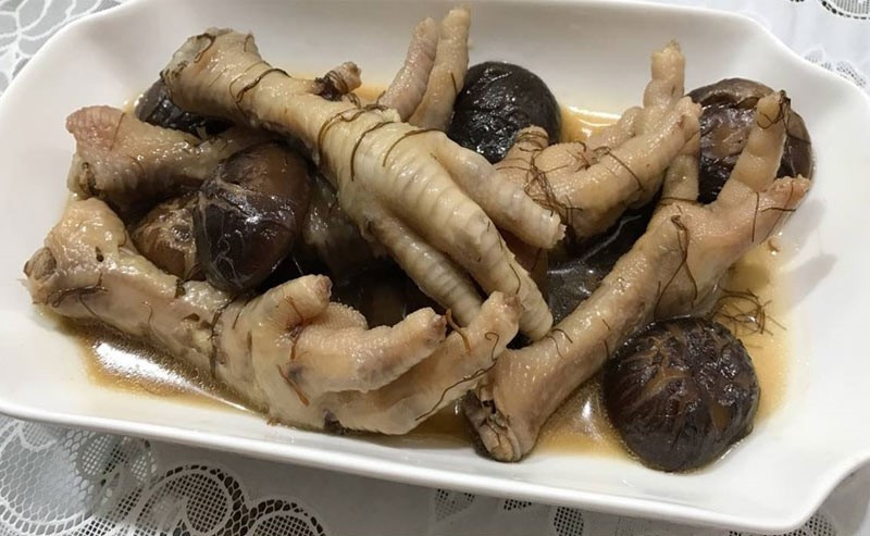 Chân gà hầm nấm đông cô tóc tiên đậm đà, món ăn kèm lý tưởng cho bữa cơm