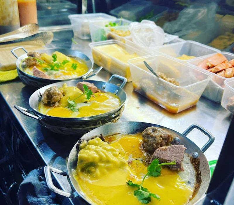 Chảo bánh mì với sốt đặc trưng Bến Thành