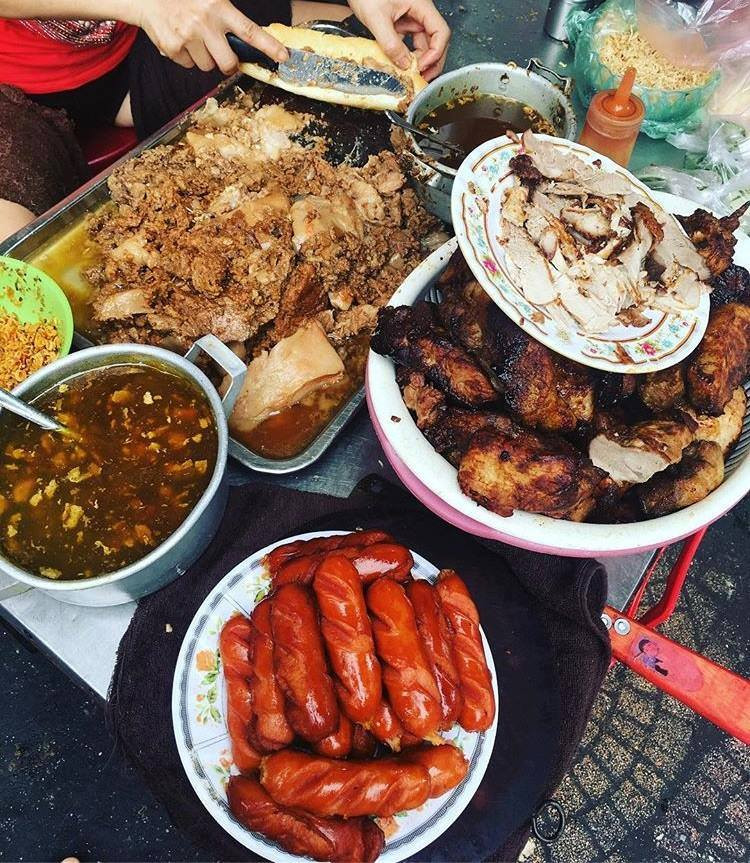 Chảo pate và nhân bánh mì chân cầu Đò Quan đầy ắp
