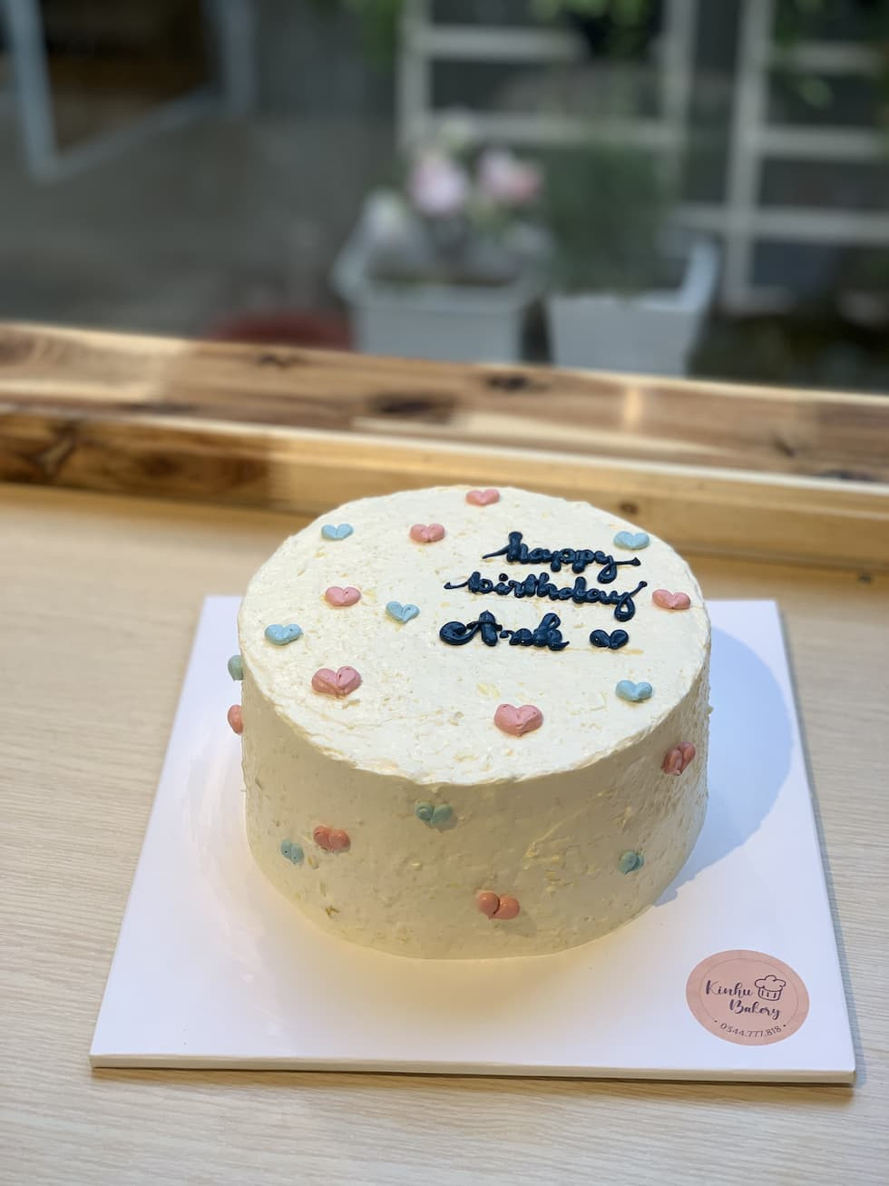 Chiếc bánh kem bắp ngọt ngào, trang trí tinh tế