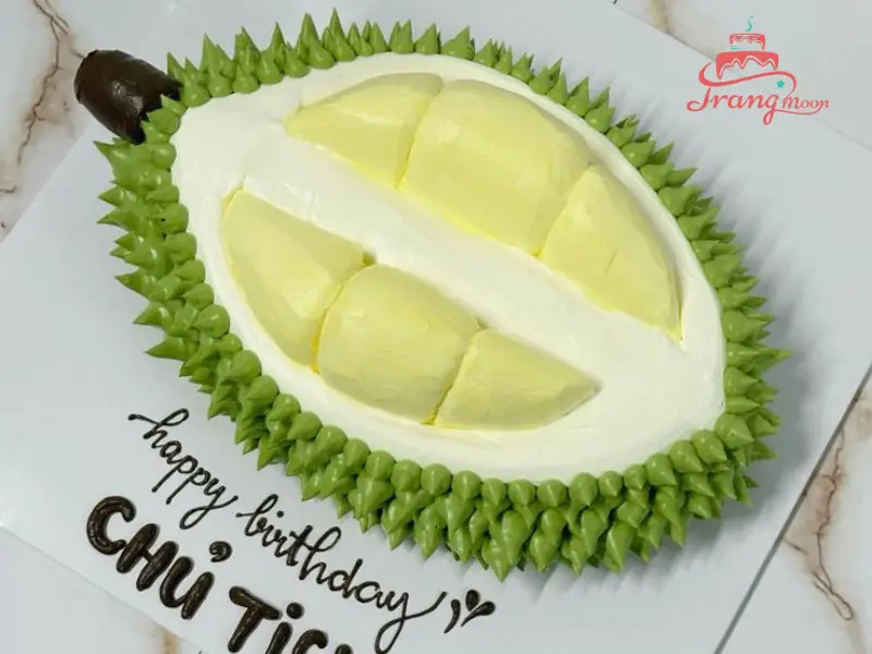 Chiếc bánh kem hình sầu riêng vàng ươm tươi ngon