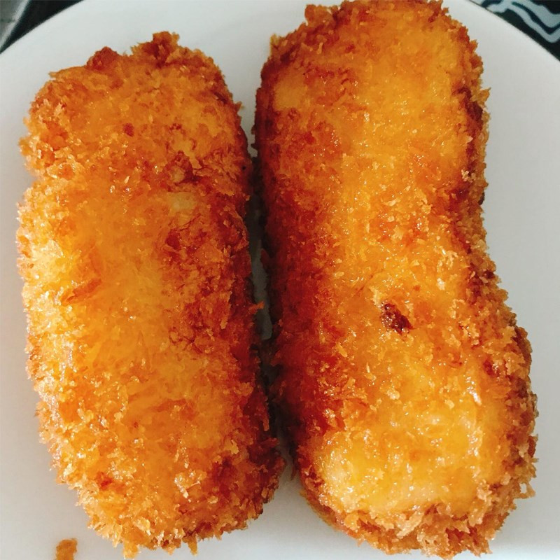 Chiên bánh sữa tươi vàng giòn hấp dẫn