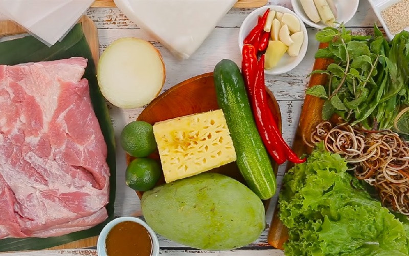 Chọn thịt ba chỉ tươi ngon cho món bánh tráng cuốn