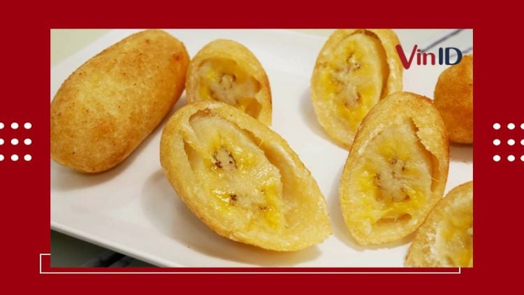 Đĩa bánh chuối chiên bột mì nóng hổi, hấp dẫn
