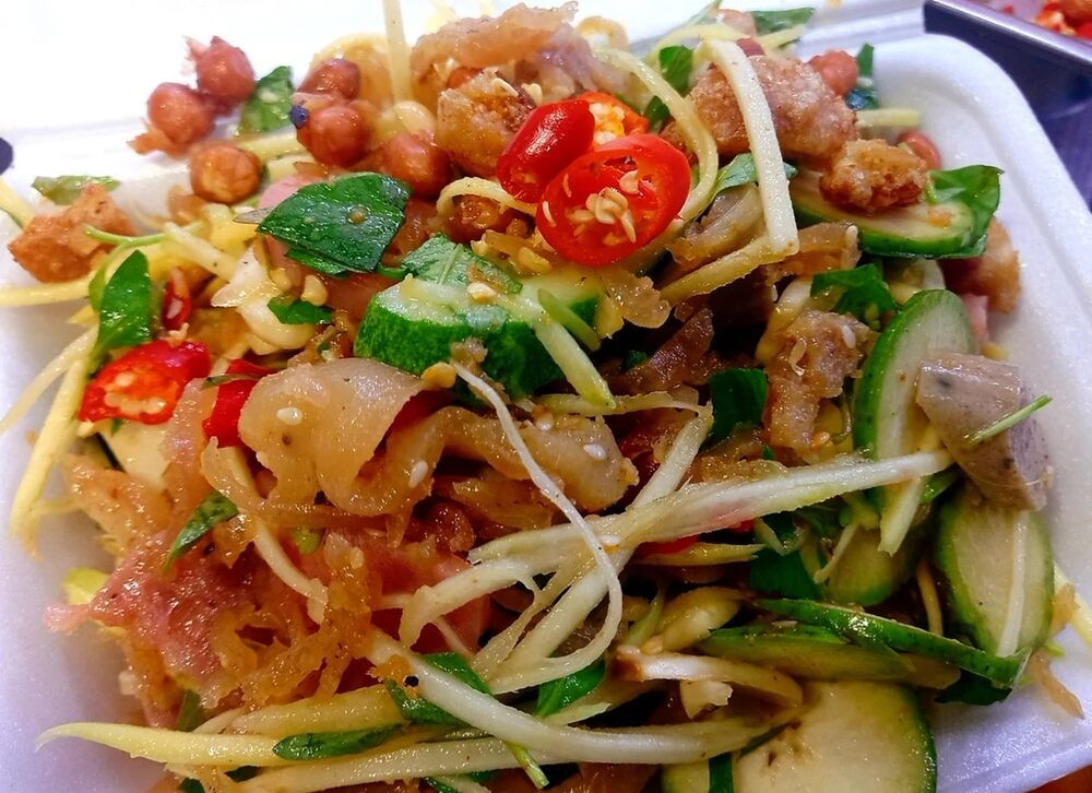 Đĩa tré Quy Nhơn không chỉ đẹp mắt mà còn đầy lôi cuốn với hương vị thơm ngon.