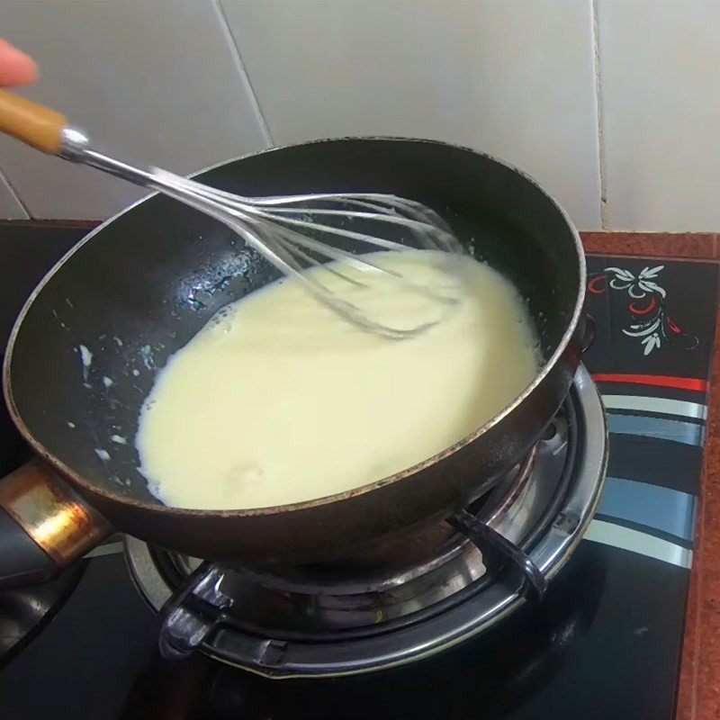 Đun hỗn hợp nhân trứng sữa
