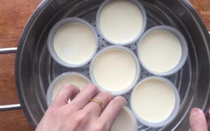 Hấp cách thủy bánh flan