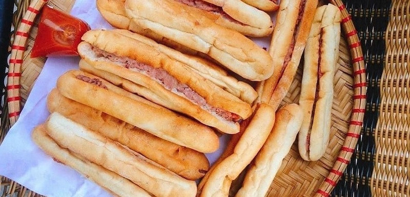 Hệ thống bánh mì que Tứ Hải được đông đảo dân địa phương và khách du lịch yêu thích