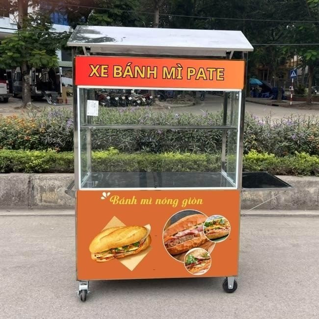 Hình ảnh món bánh mì pate hấp dẫn trên decal dán xe bánh mì, kích thích vị giác người xem.