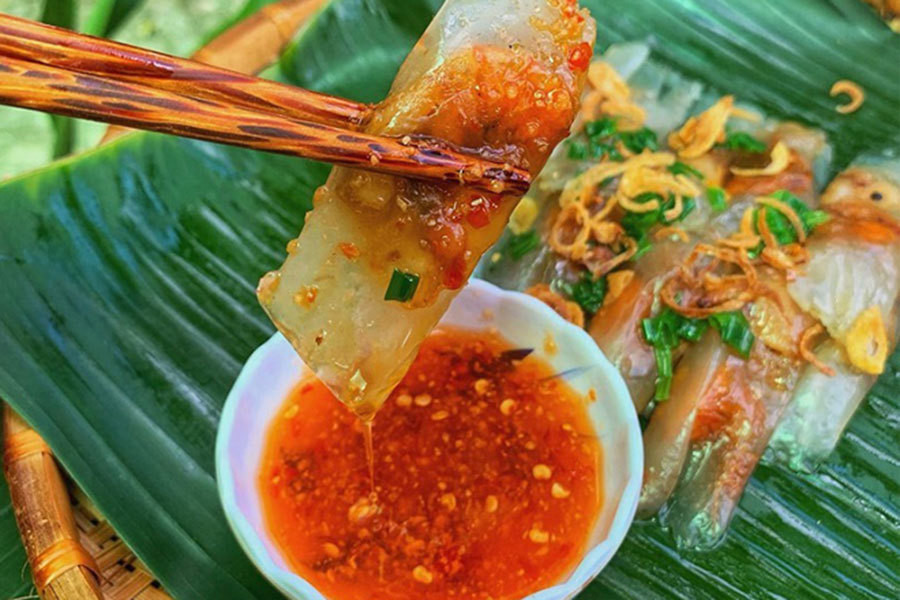 Hình ảnh nước chấm bánh bột lọc cốt tôm, sánh mịn, màu sắc hấp dẫn