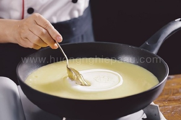 Hình ảnh sên nhân đậu xanh mịn màng cho bánh trung thu