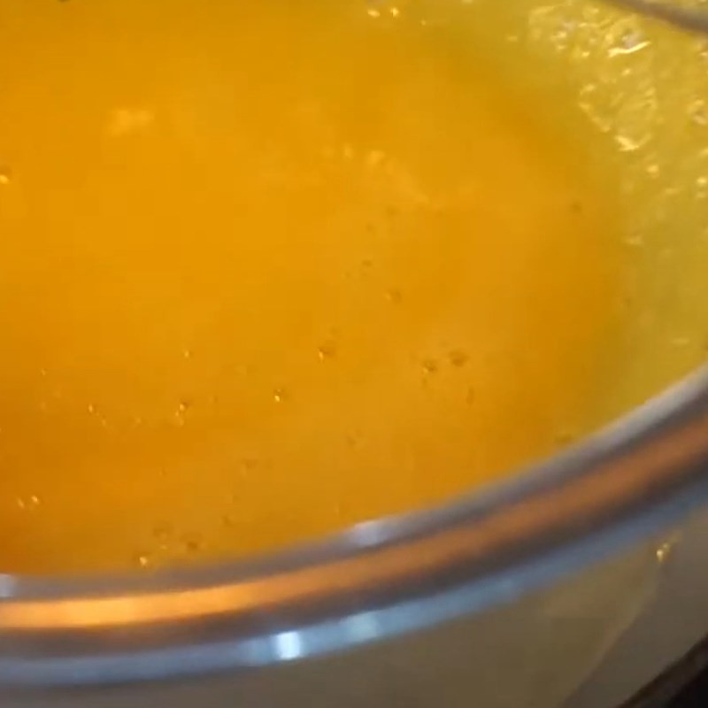 Hòa tan gelatin và chuẩn bị nước cốt chanh dây