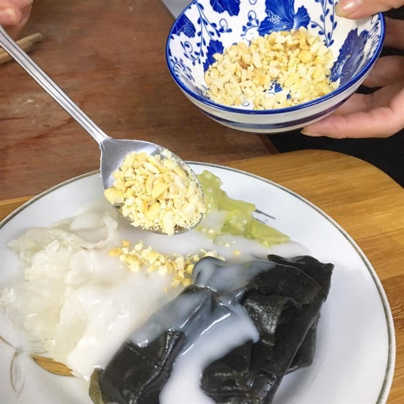 Hoàn thiện bánh lá mơ