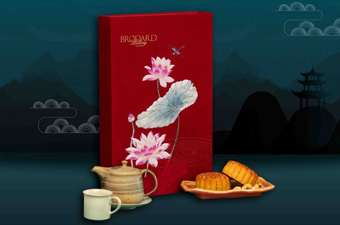 Hộp bánh trung thu Brodard Lộc Phát với tông màu ấm cúng