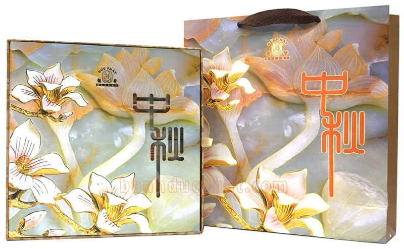 Hộp bánh trung thu Đức Phát sang trọng với 4 bánh màu vàng