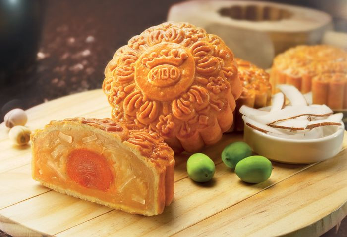 Hộp bánh trung thu Kinh Đô với thiết kế truyền thống