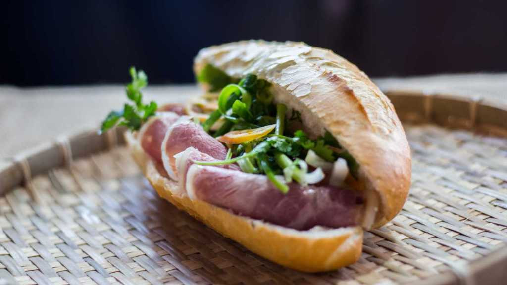 Hướng dẫn cách làm nước sốt bánh mì thịt kẹp đầy đủ gia vị