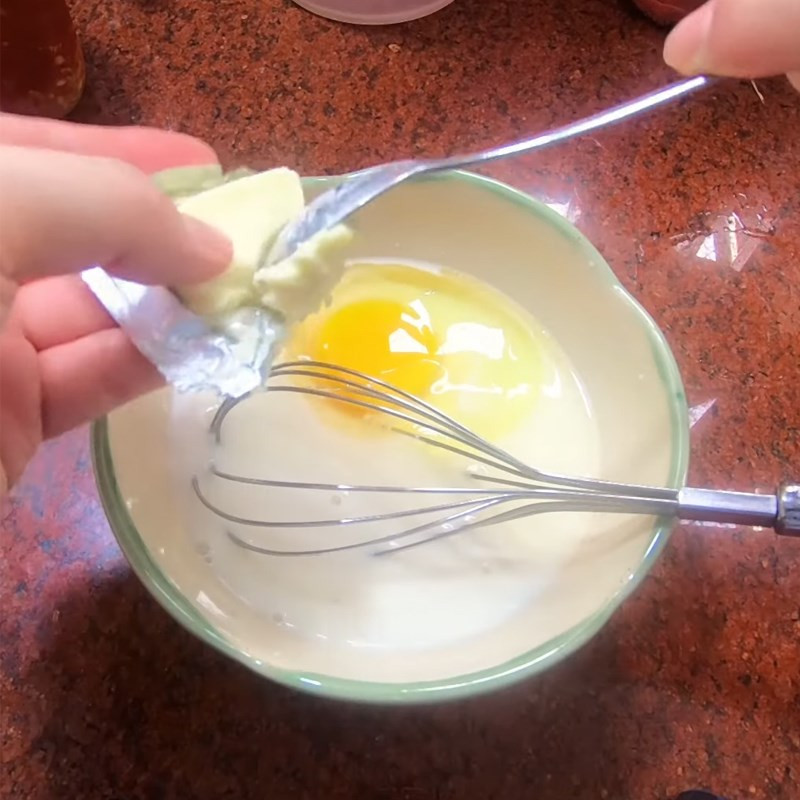 Khuấy hỗn hợp nhân bánh Doremon