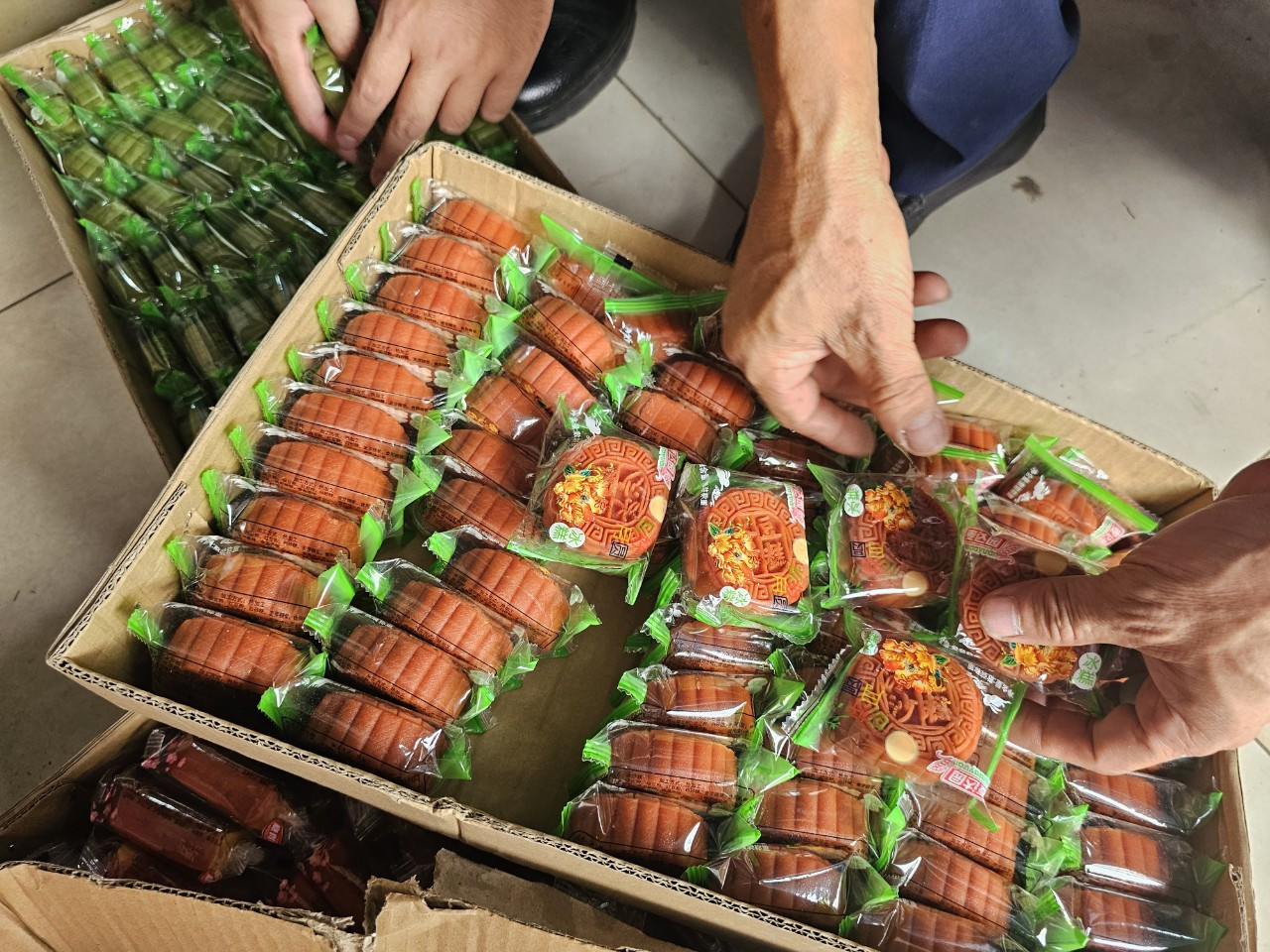 kiểm tra bánh trung thu nhập lậu