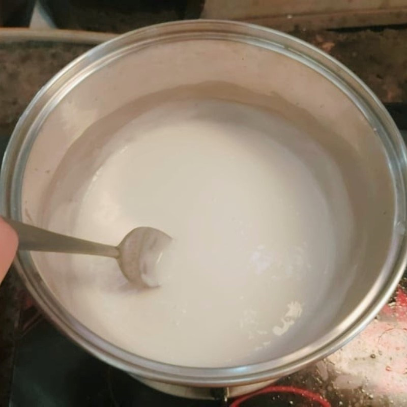 Làm nước cốt dừa ăn kèm bánh chuối hấp bột gạo