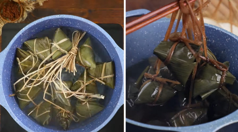 luộc bánh tro miền bắc trong nồi với vật nặng