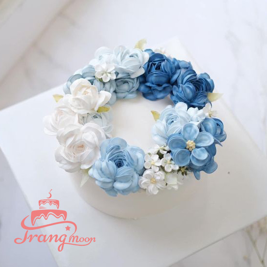 mẫu bánh gato xanh dương viền hoa trang nhã