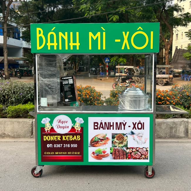 Mẫu decal dán xe bánh mì thông thường với màu sắc rực rỡ và thông tin rõ ràng.