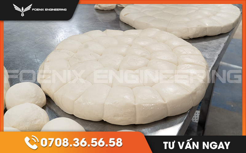 Máy chia bột tự động giúp chuẩn bị nguyên liệu làm bánh mì đặc ruột nhanh chóng và đồng đều