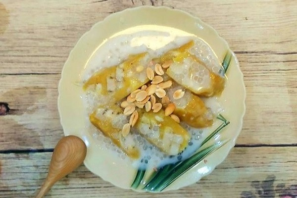 Món bánh chuối hấp miền Tây vàng ươm, hấp dẫn với bột báng và nước cốt dừa