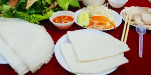 Món gỏi cuốn tươi ngon với bánh tráng bột gạo mềm dẻo